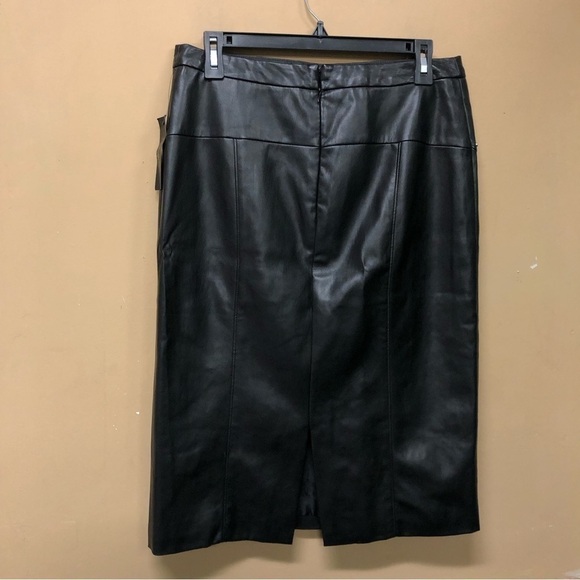 Worthington Faux Leather Buttery Soft Studded Black Skirt Size 8 NWT - Picture 2 of 6